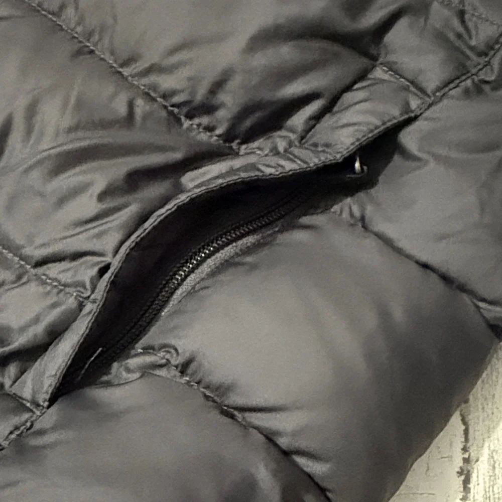 The North Face Boys Classic Black Puffer Jacket Size M 10-12 - Picture 9 of 11